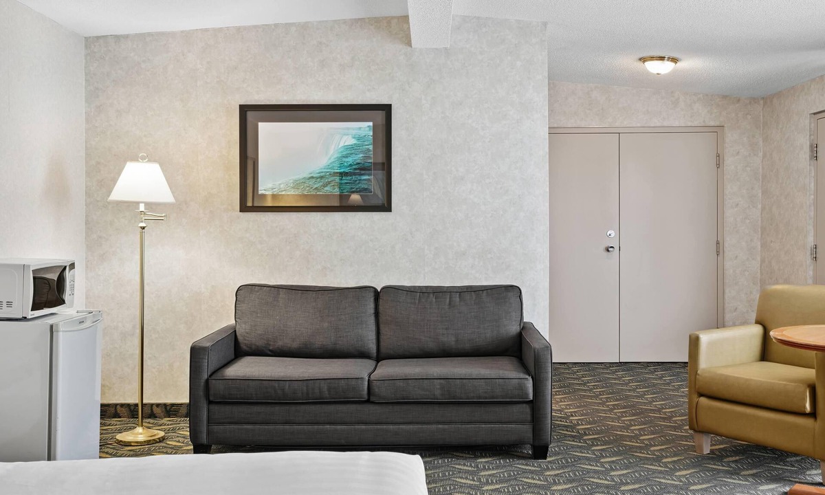 Niagara Falls Hotel | Travelodge by Wyndham Niagara Falls at the Falls