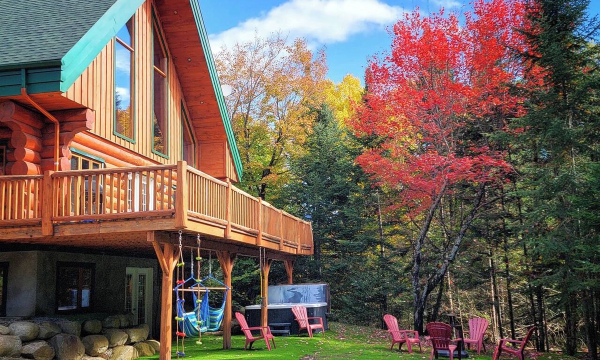 Lac Superieur Village Ski Chalet | ☆TREMBLANT-Jaccuzi, lake access, pool table, 10 min ski⛷☀