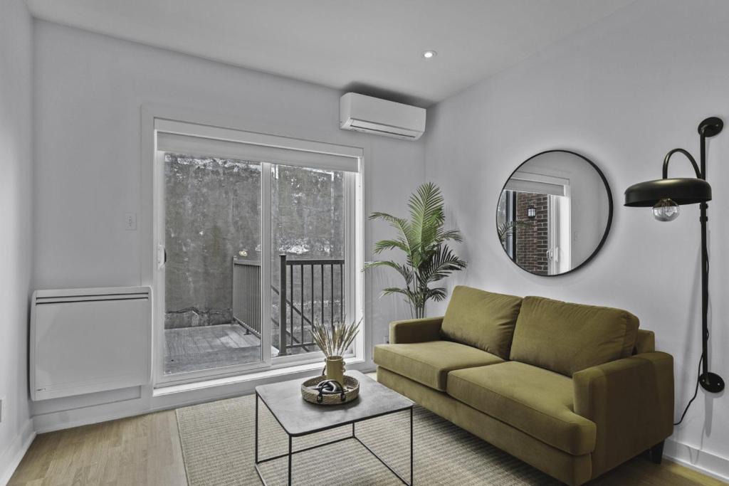 Little Italy Apartment | Trendy Open-Space Studio by Jean Talon Market