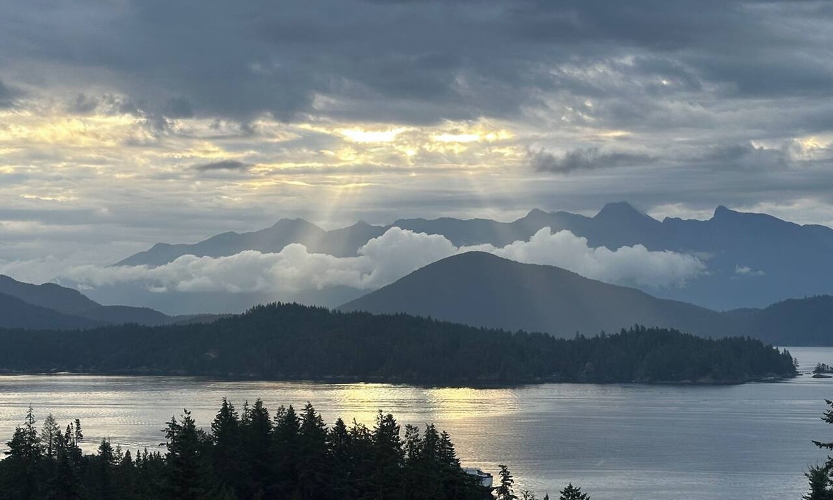 Gibsons House | Twin Timbers 2 Bedroom Ocean View Retreat With Outdoor Kitchen
