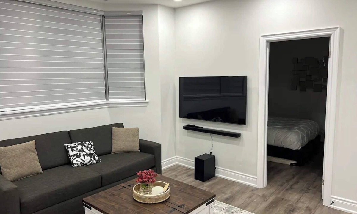Markham Apartment | Two Bedroom Condo Near Miliken District Park!