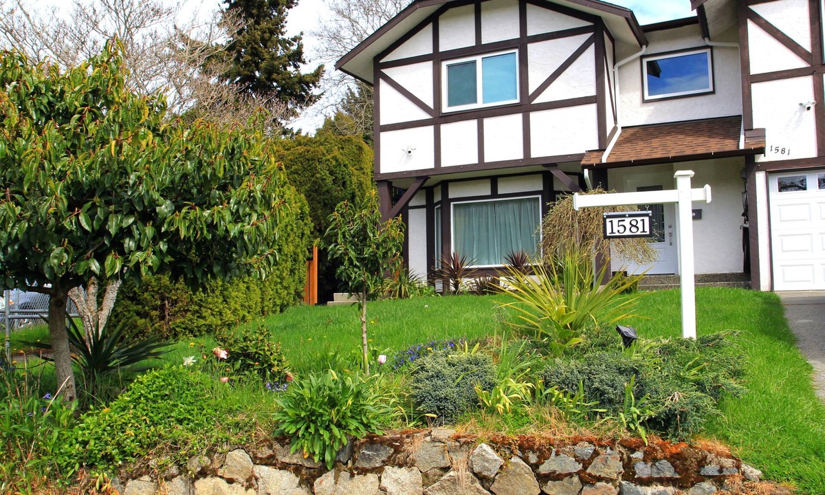 Gordon Head Bed & Breakfast | Two-Bedroom Suite in a Quiet Area Near Local Amenities