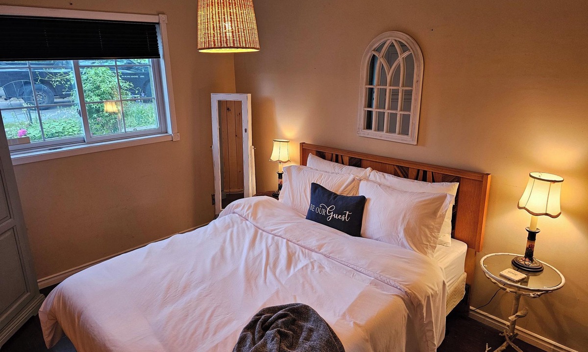 Colborne Cottage | Two houses on Little lake