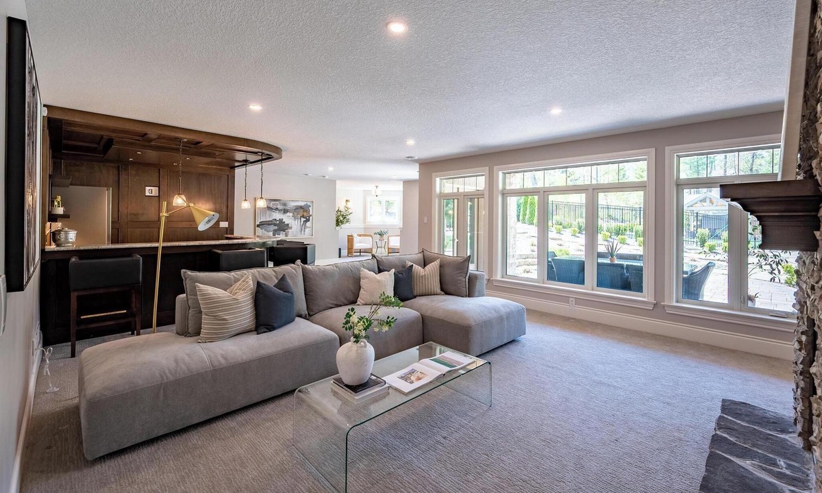 Grand Bend Cottage | Ultra Elite Grand Bend cottage, pool and 5 min walk to private beach.