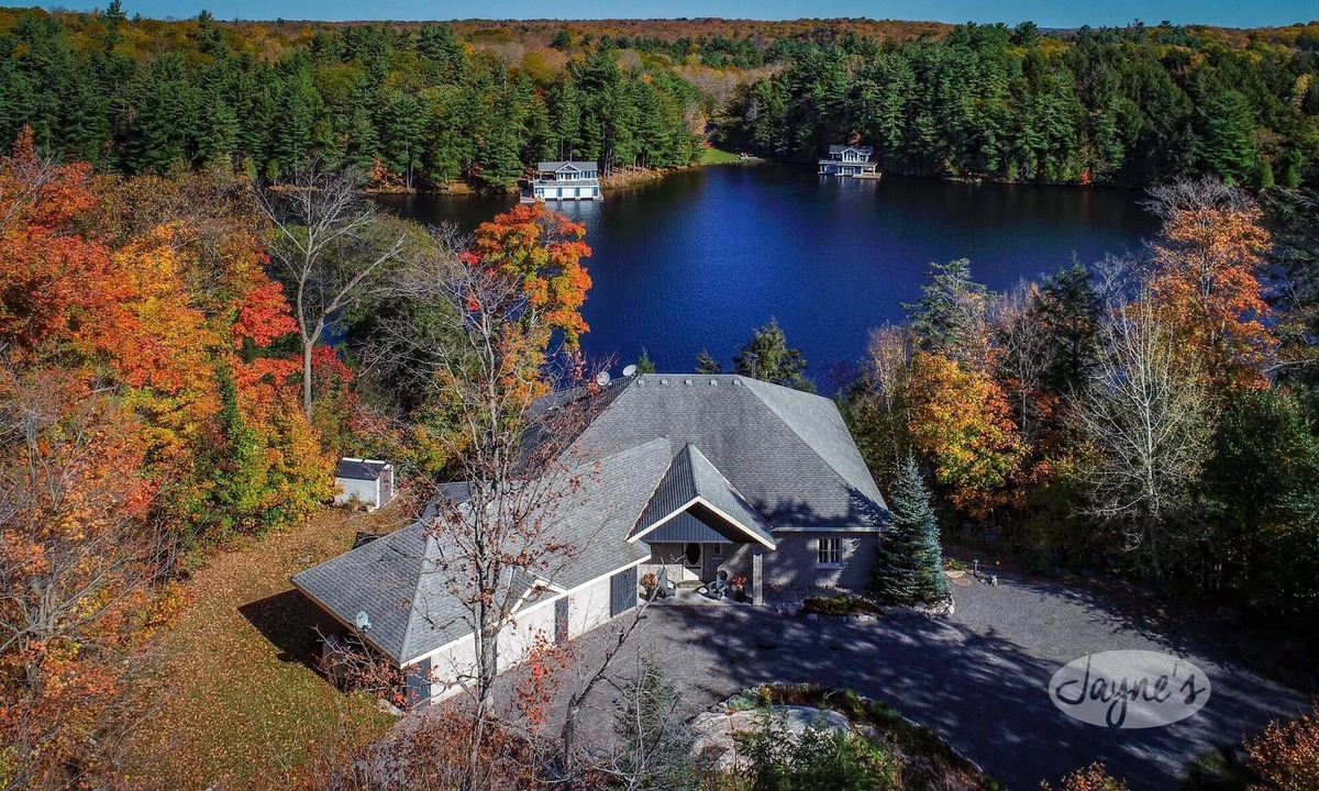 Muskoka Lakes Cottage | Unique 8 bed 5bath cottage on the Joe River!