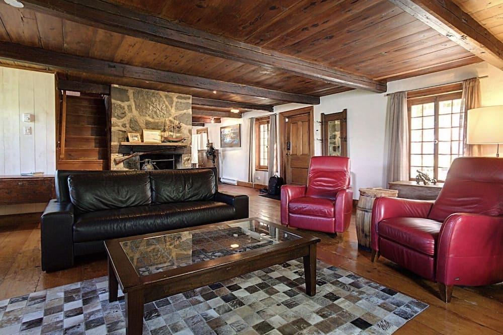 Beaumont House | Unique ancestral home on the south shore of Quebec City, near ferry to Old Qc