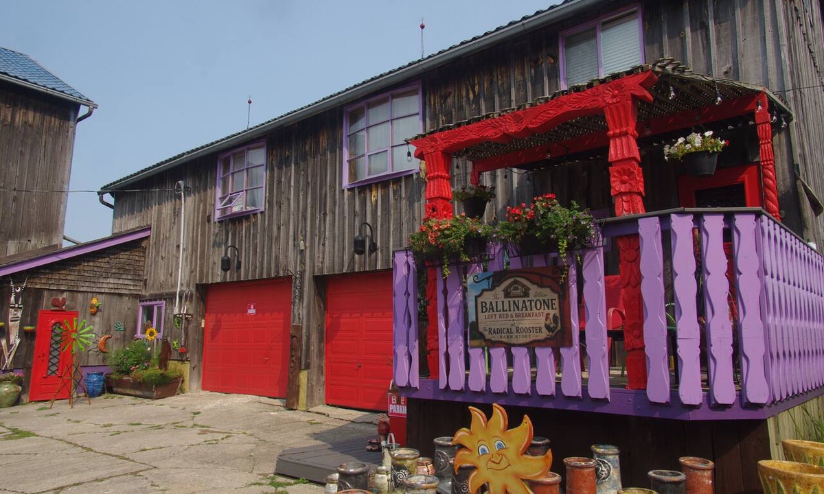 Essa House | Unique Barn Loft. Mexican inspired Barn Store on site, 10 acers walking trails.