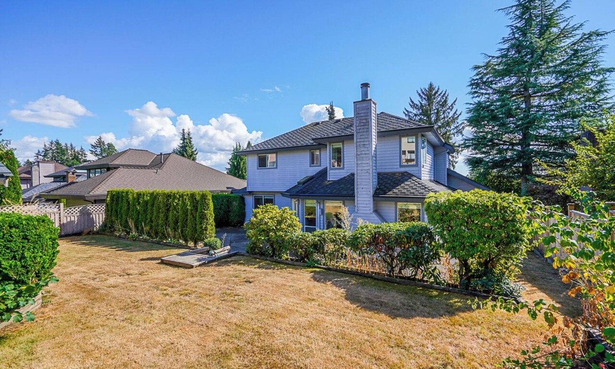 Fleetwood House | Unique family home in prestigious neighborhood nearby hwy,malls, shops etc