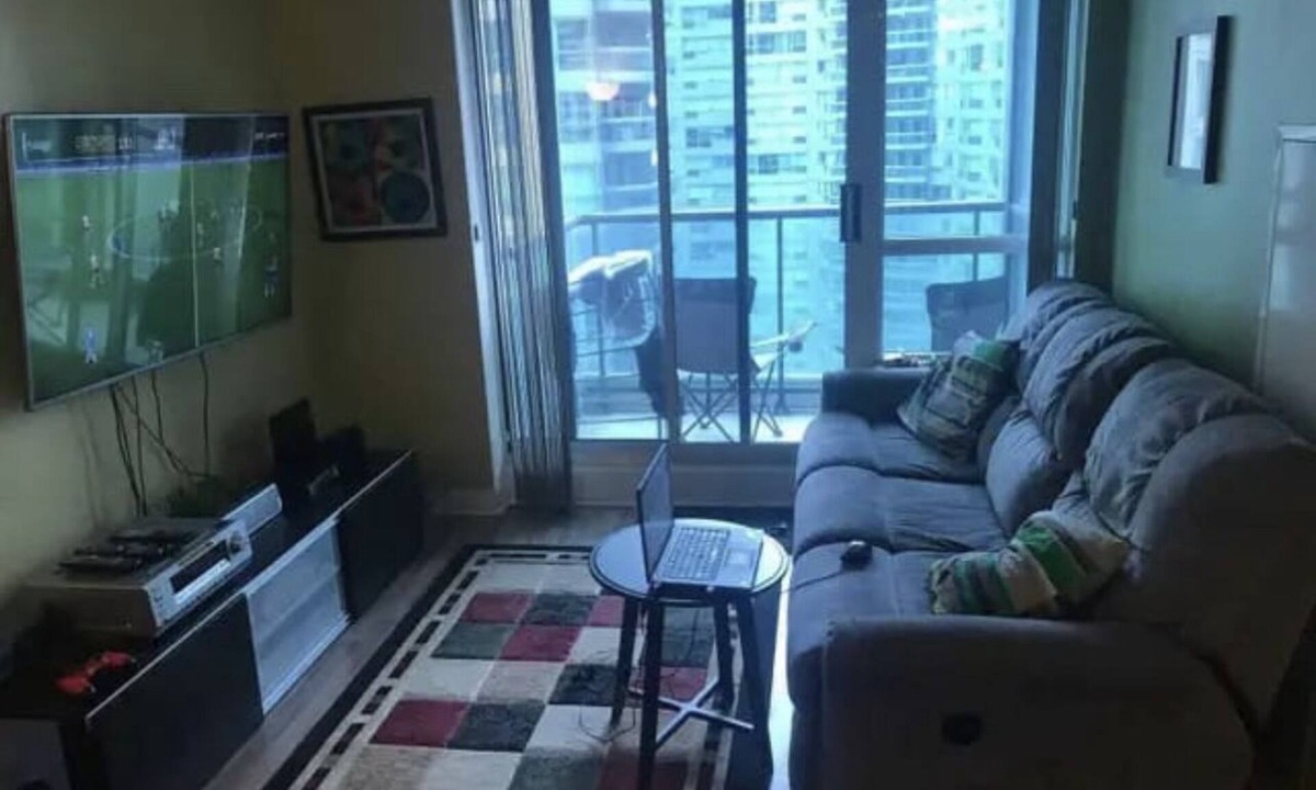 Cabbagetown South Condo | Unique, peaceful, perfect stay to experience city of Toronto and its quality.