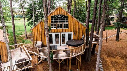 Belgrade House | Unique Pet Friendly Treehouse with Hot Tub on the Edges of Belgrade Stream with Direct Access to Messalonskee Lake, Maine