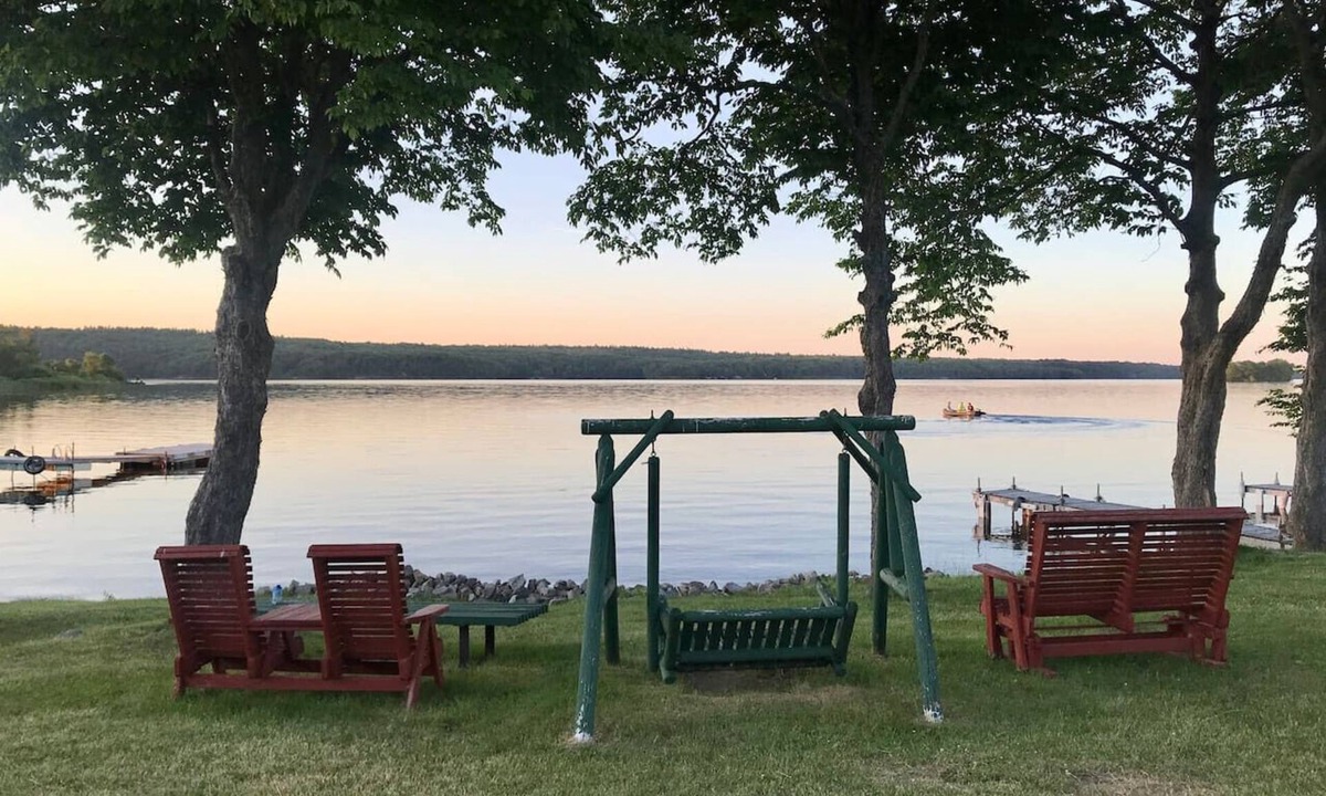 Rideau Lakes Cabin | Upper Rideau Resorts waterfront Cabin #4