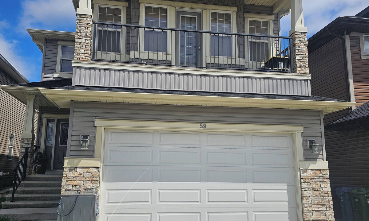 Evanston Apartment | Upscale 2 Bedroom Suite close to several shopping centers including Cross Iron