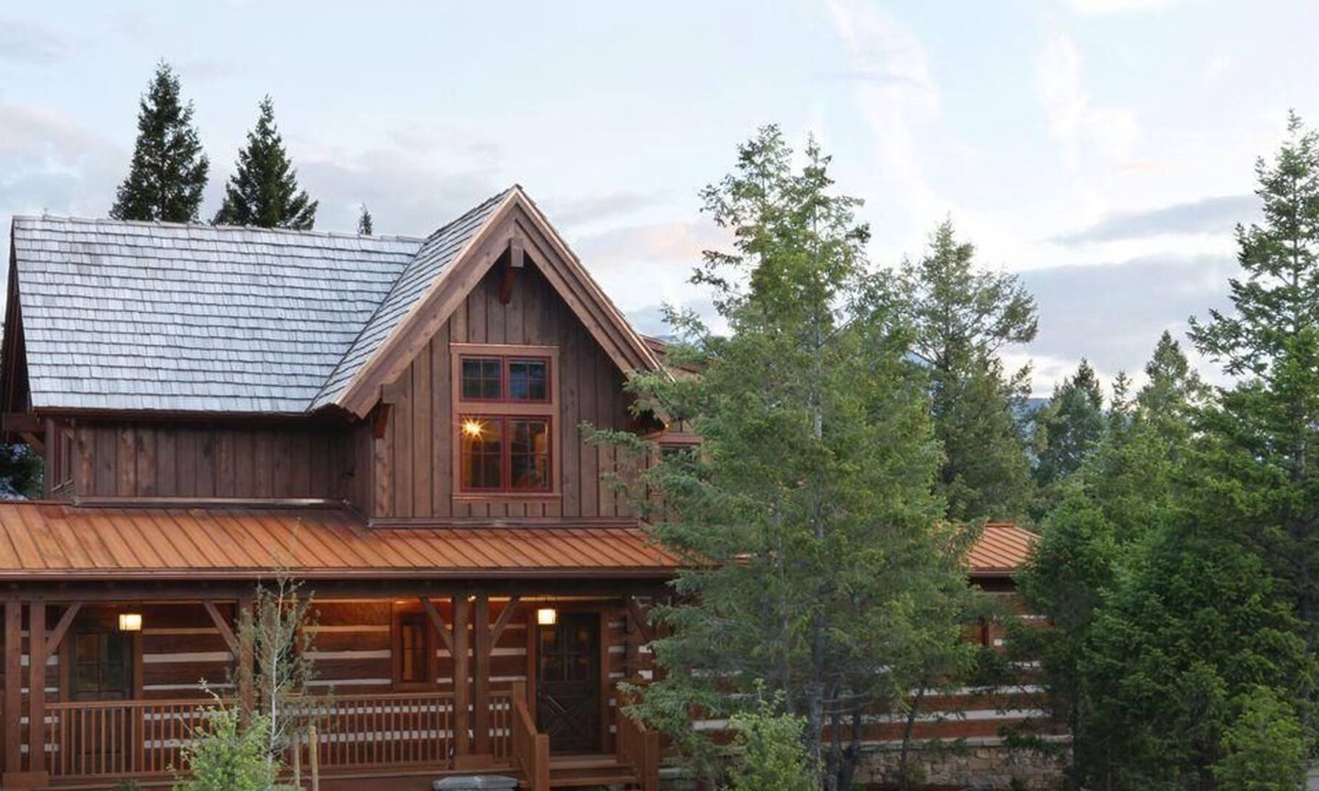 Invermere Cabin | Upscale cabin with gourmet kitchen, outdoor fireplace and rec room