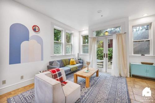 Downtown Berkeley Apartment | #Urban Elegance 3BR With Parking Near UC BART & Downtown