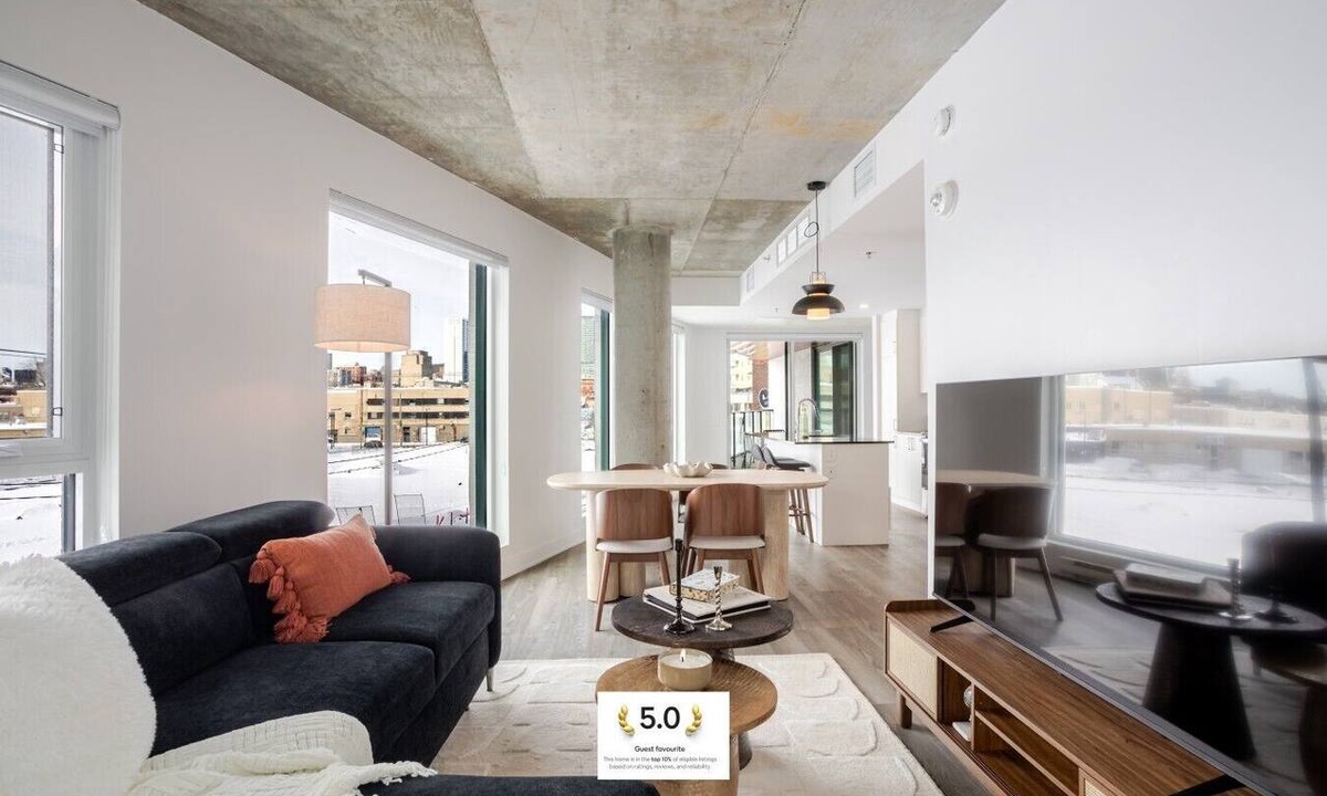 Griffintown Apartment | Urban Living in Griffintown | Free Parking
