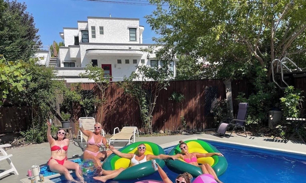 South Central Apartment | Urban Loft, poolside getaway. Heart of downtown!