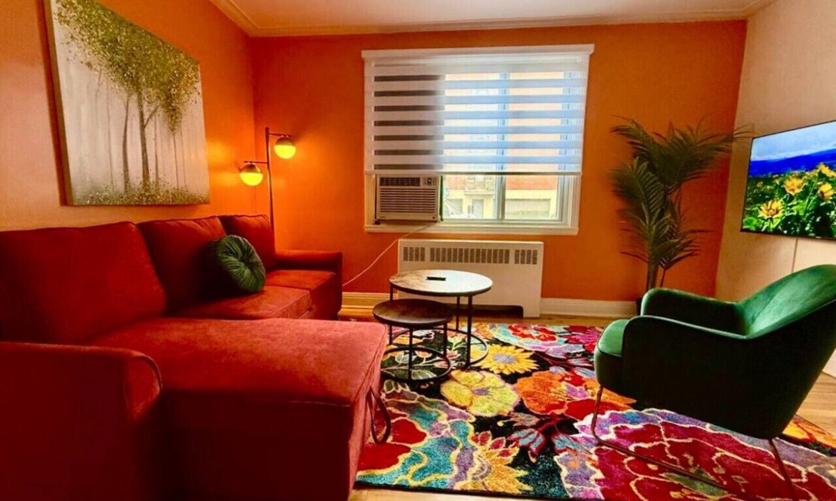 Cote-Des-Neiges—Notre-Dame-De-Grace Apartment | Urban Style and Adventure 1BR MTL by Two Metros!