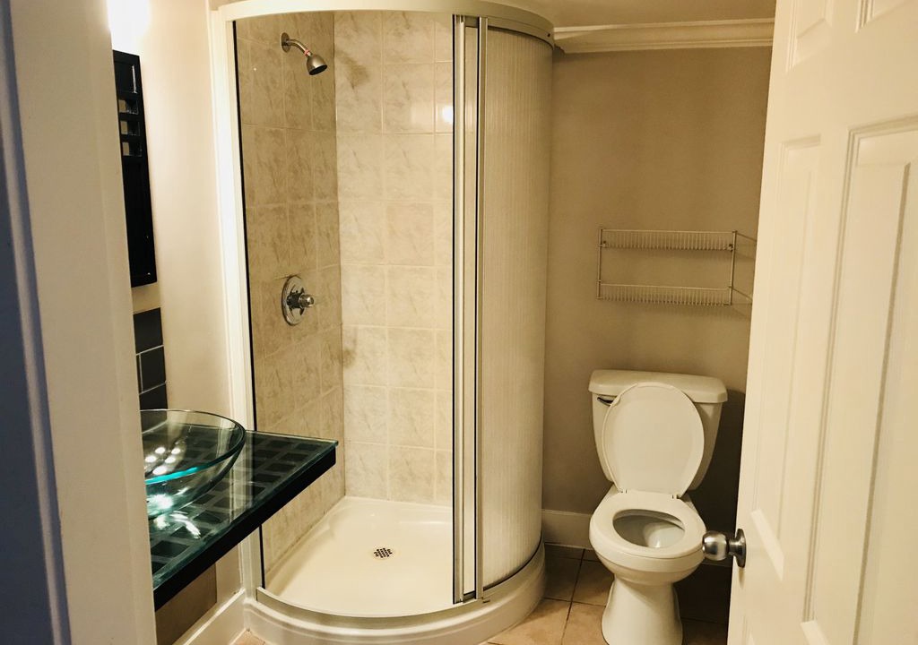 Renfrew-Collingwood House | Vancouver Large Clean Suite with 3 Beds10% Off