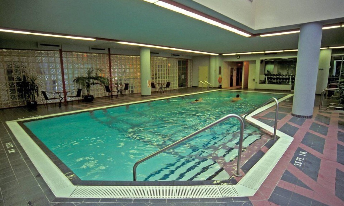 Downtown Vancouver Resort | Vancouver | Urban Group Retreat | Walkable + Sauna | 2BR
