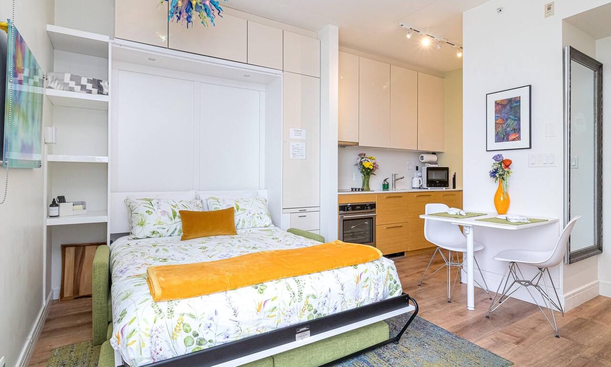 Downtown Victoria Apartment | Vibrant Waterfront Living at The Janion