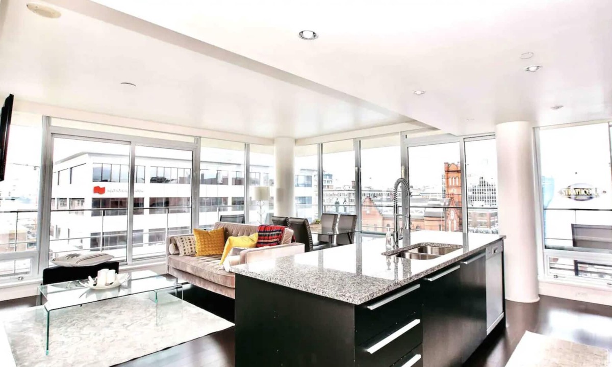 James Bay House | VICTORIA'S BEST LOCATION 2 BEDROOM LUXE CONDO