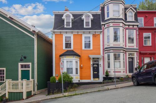 Downtown St. John's House | Victorian Jellybean Gem 3Bd King Main 25Ba
