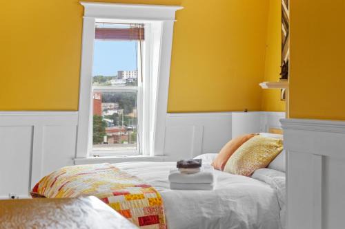 Downtown St. John's House | Victorian Jellybean Gem 3Bd King Main 25Ba
