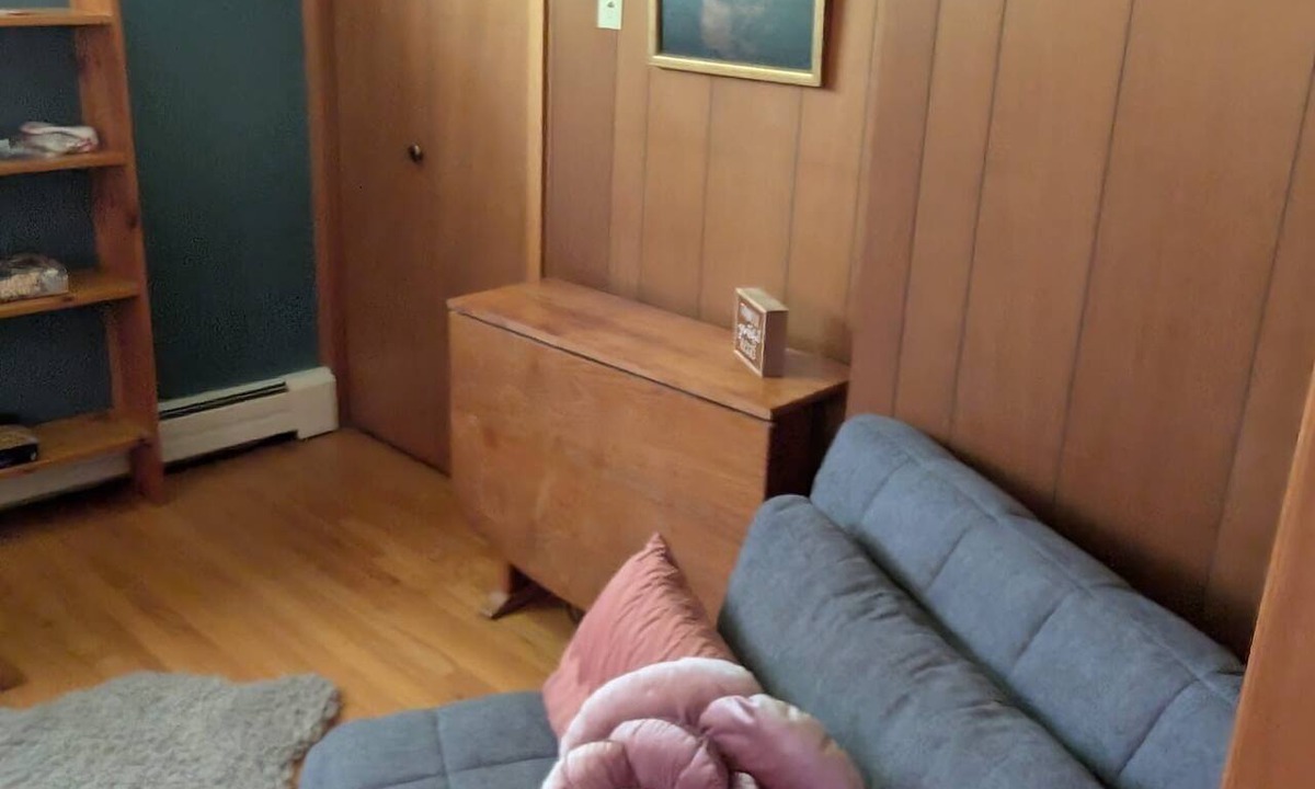 Dartmouth Cottage | Vintage Lakehouse | WIFI | Parking | Waterfront | BBQ | Games | Private Dock