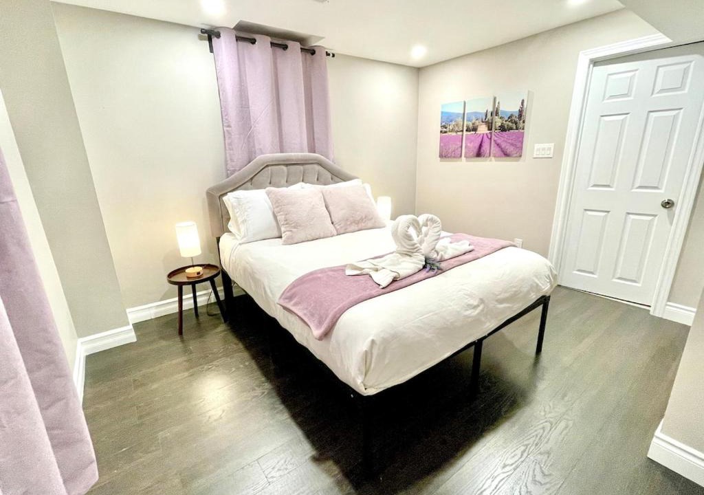 Richmond Hill Apartment | Violet Escape Modern Apt 1B 1B, Kitchen, Parking