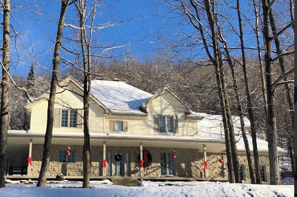 Lac-des-Seize-Iles House | Vrbo Property