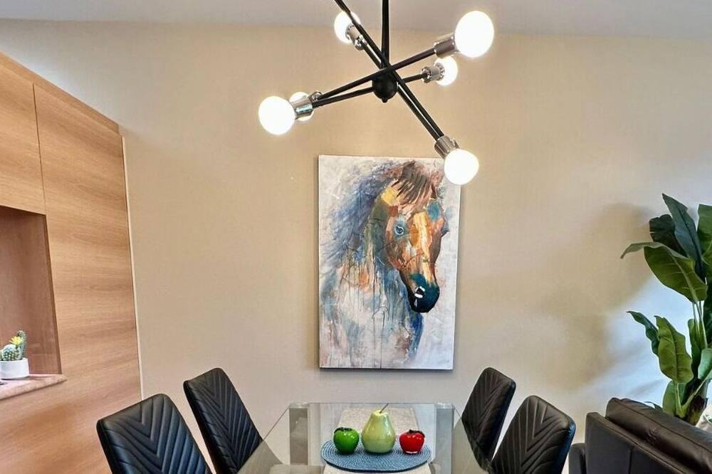Saint-Laurent Apartment | Vrbo Property