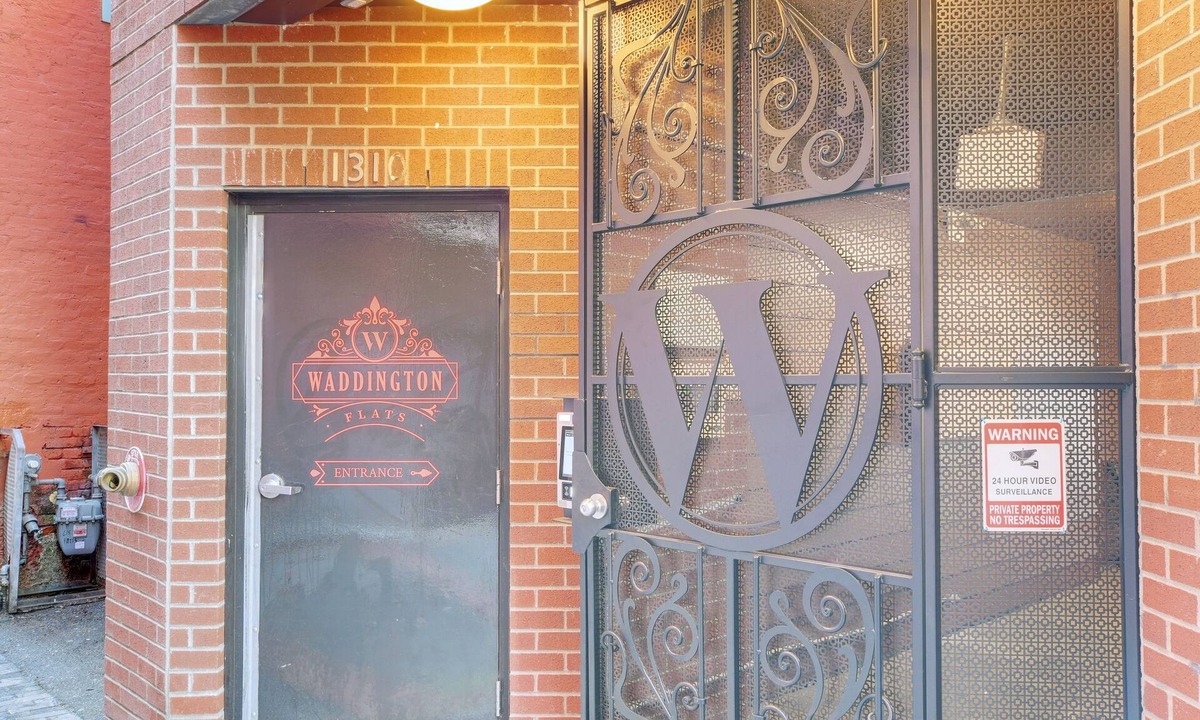 Downtown Victoria Hotel | Waddington Flats
