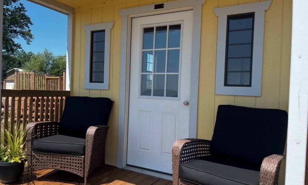 Leamington Cabin | Wake up to the beautiful sunrise on Lake Erie in this tiny lakeside cabin.