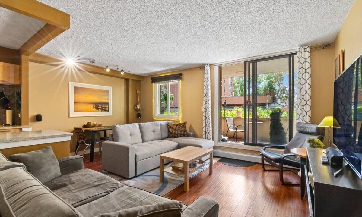 Beltline Apartment | Walk to Stampede & BMO | Free Parking | Cozy Patio
