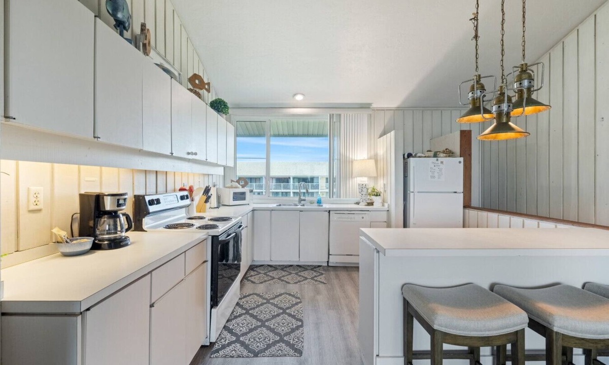 Cedar Key Villa | Walkable * 20% Weekly Disount * 30% Monthly Discount * Gulf Front * Townhouse