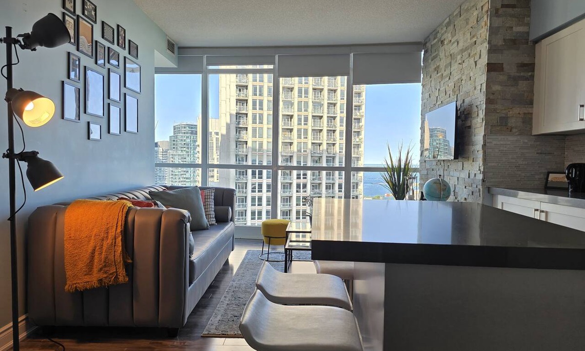 Fort York Condo | Watch planes takeoff from your balcony! 2+1 BD 2 BA w/pool, hot tub & parking