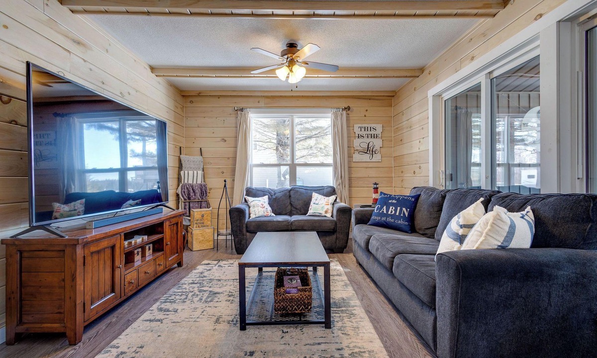 Prince County Cottage | Water Front, Indoor Hot Tub, Outdoor Sauna, Perfect Holiday Escape.