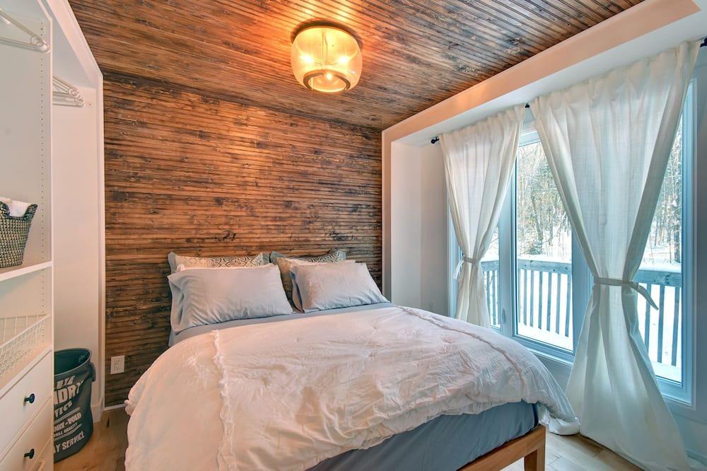 St-Adolphe-d'Howard Cottage | Waterfront Shabby Chic Chalet