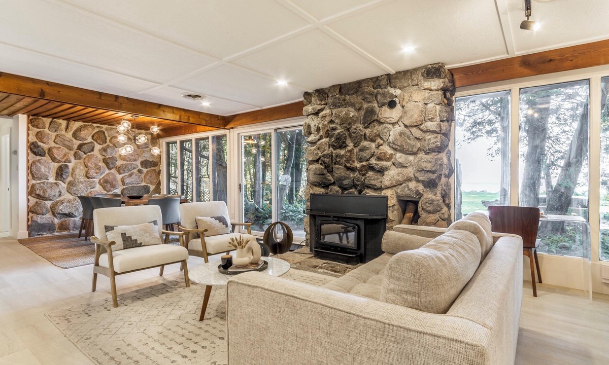 Collingwood Cottage | Waterfront All-Seasons Cottage, 15 min to Blue Mountain, Sleeps 10!