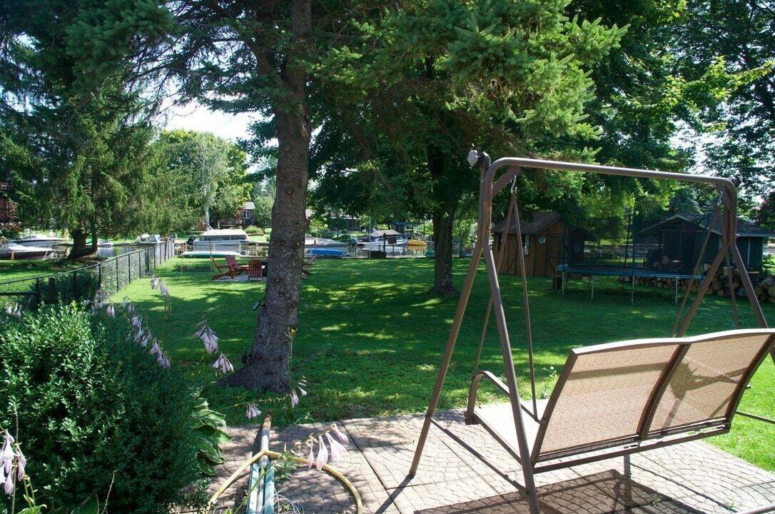 Brechin House | Waterfront B&B: Nature and Fun