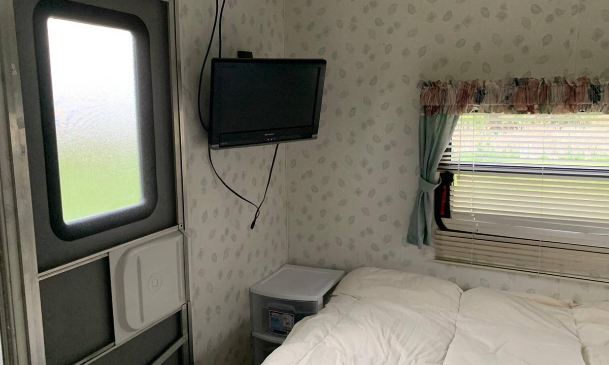 Batawa House | Waterfront Camper!