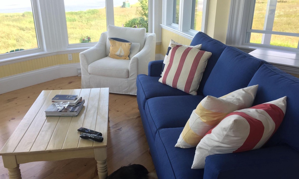Kingsburg House | Waterfront cape walk to two long, sandy beaches in pastoral seaside settlement