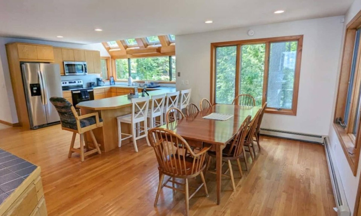 Newbury House | Waterfront Charm on Lake Sunapee