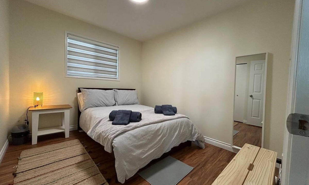 Delta House | Waterfront Delta retreat near Vancouver airport, shopping, dining and transit