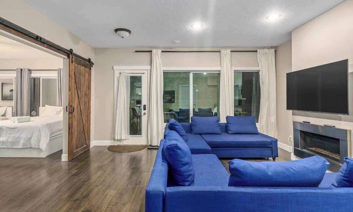 Airdrie House | Waterfront, Fireplace, 90 min Banff, AC