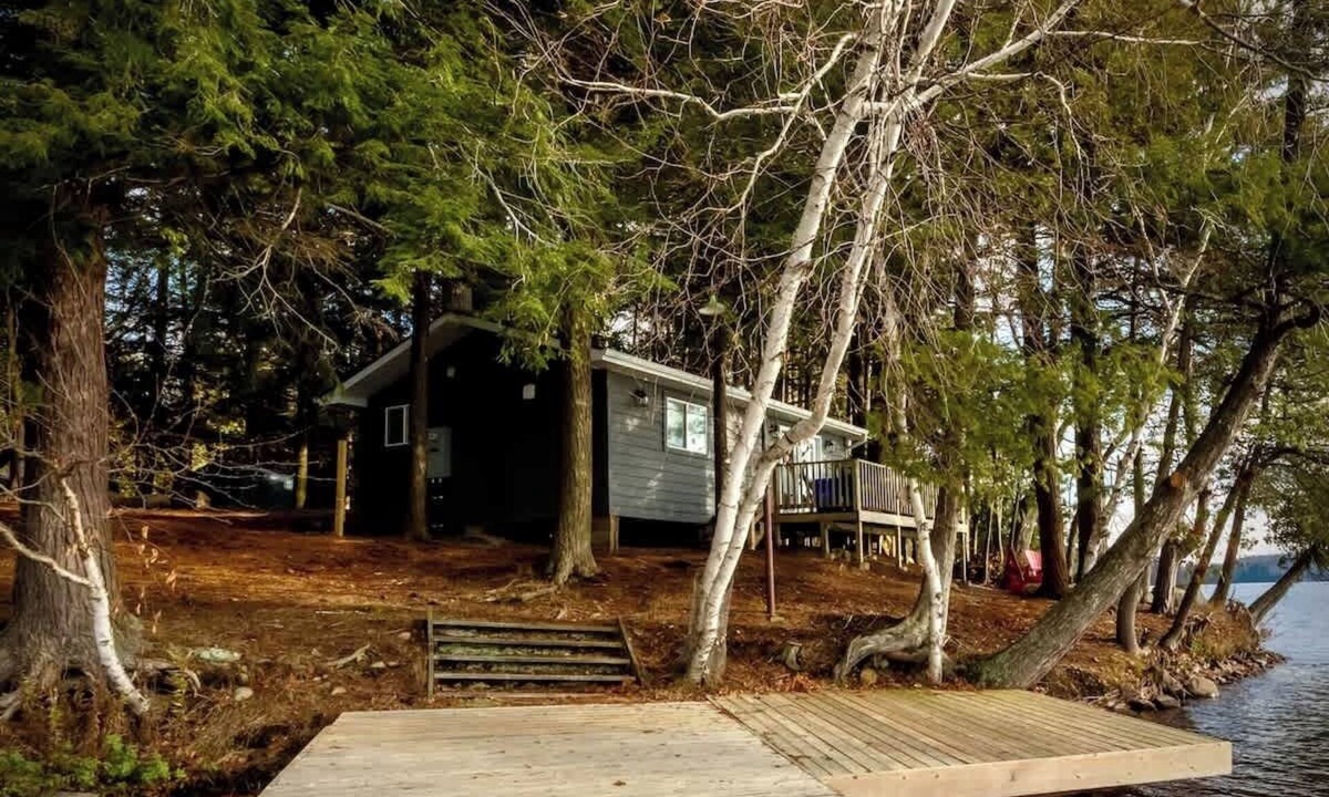 Lake of Bays House | Waterfront Four Season Cottage in the Woods WiFi
