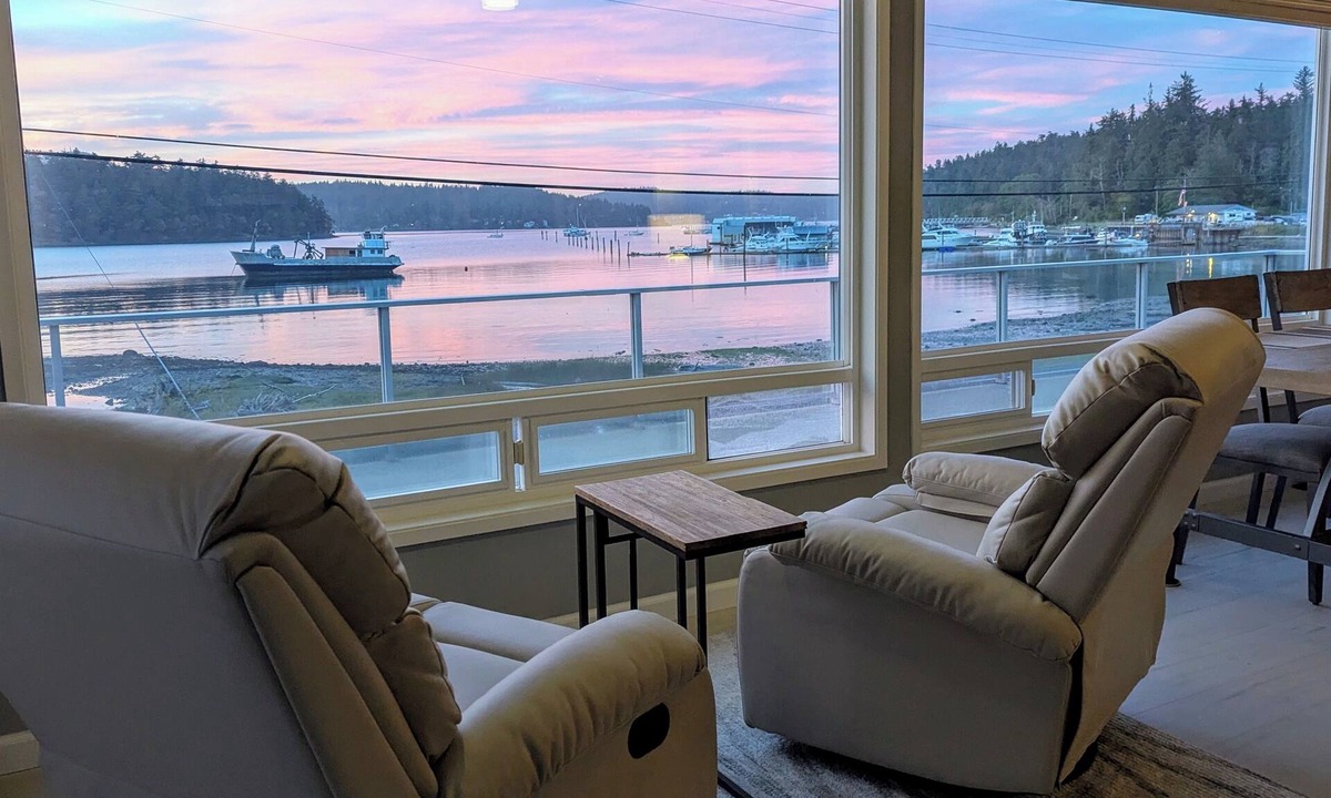 Oak Harbor House | Waterfront Getaway on Cornet Bay Deception Pass. Relaxing Retreat Whidbey Island