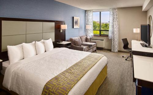 Burlington Hotel | Waterfront Hotel Downtown Burlington