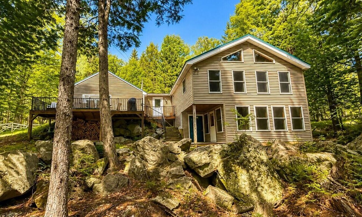 Beaver Cove House | Waterfront pet friendly cabin with private dock and mooring