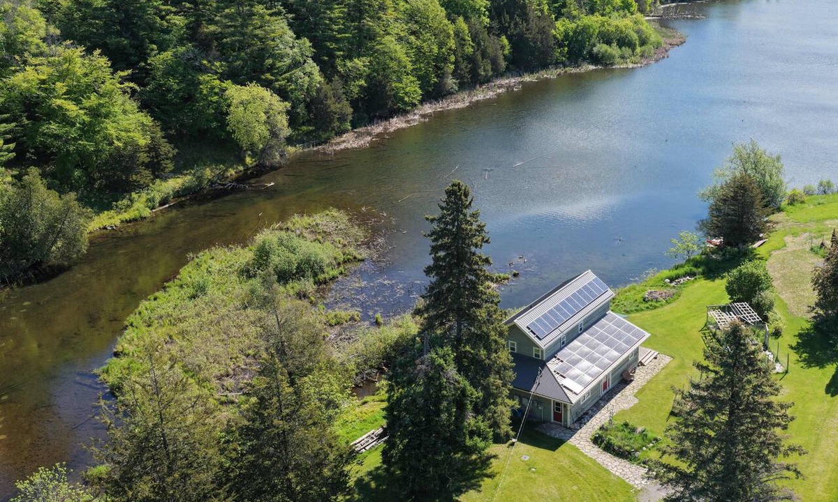 Westport House | Waterfront Retreat-Hot Tub & Sauna 10 min walk to downtown shops and restaurants